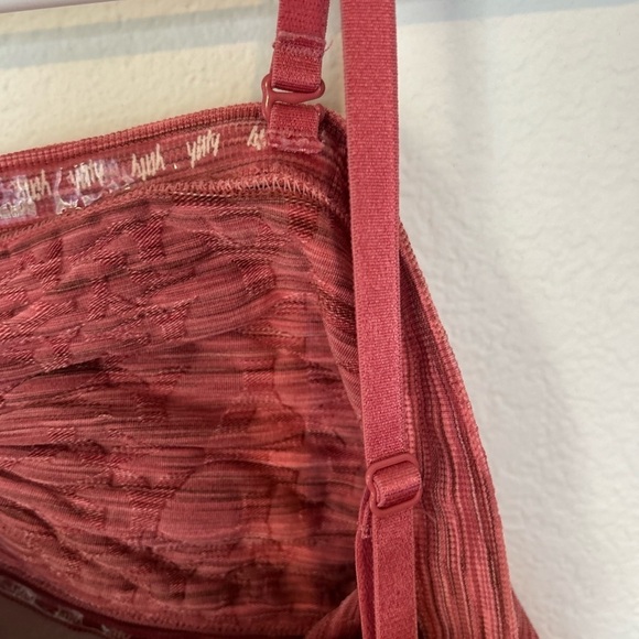 Yitty Nearly Naked Shapewear Jacquard
Bandeau XL/XXL With a Removable Straps - Picture 7 of 10